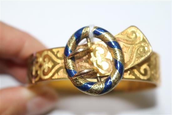 A Victorian engraved gold and blue enamel buckle bracelet (a.f),